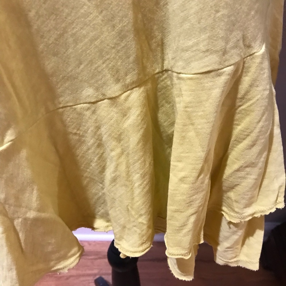 ☀️SUNDRY Ruffled Tank - Picture 2 of 7